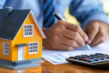 住宅の贈与税の計算方法は？法改正や税負担を軽減する特例制度も解説