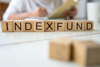 インデックスファンドとは？　初心者におすすめされる理由とアクティブファンドとの違いを徹底比較