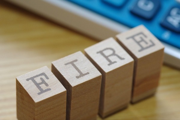 早期退職（FIRE）の現実と成功ロードマップ｜お金・孤独・税金の不安を解消